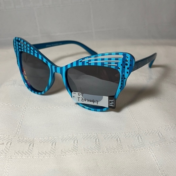 *5 for $25* NWOT Kids FGX International Fashion Sunglasses Blue Cat Eye - Picture 1 of 4